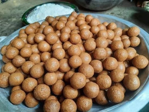 নারিকেল নাড়ু (গুড়)